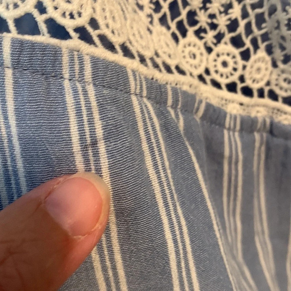 Abercrombie & Fitch size XL blue chambray and white lace shoulder romper shorts - Picture 4 of 6